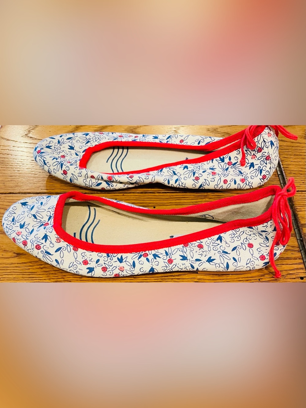 SOLUDOS women’s flats, canvas,white with red/blue pattern, red trim, size 7